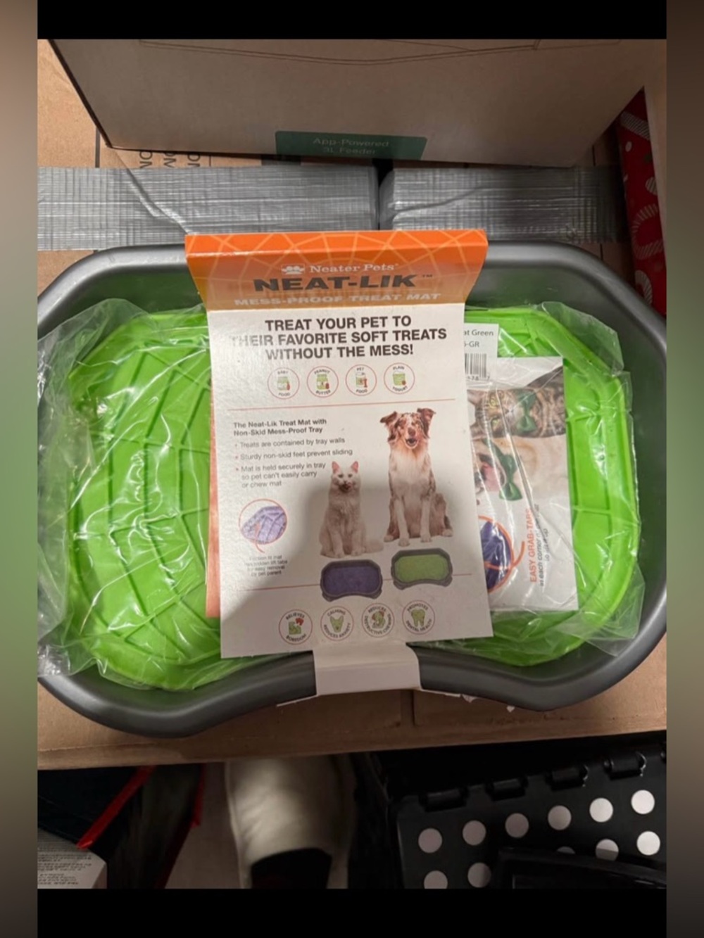 Neater Pets Neat-Lik Mess-Proof Treat Mat - Bright Green
